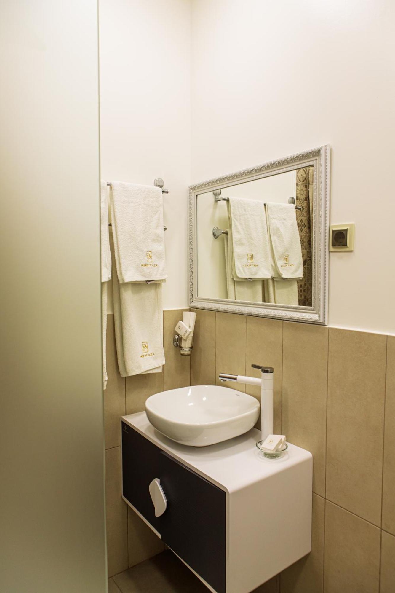 Hotel Port Plaza Evn P'arak'ar Exterior foto