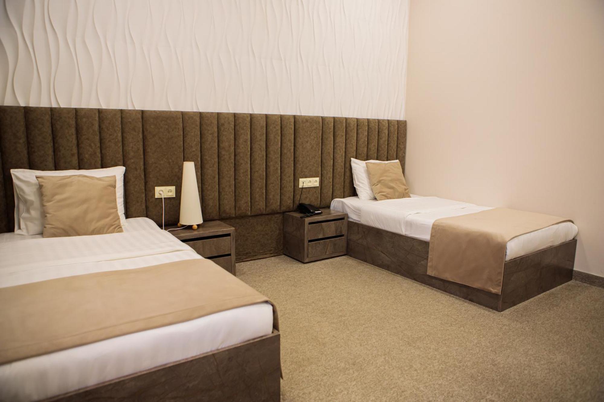 Hotel Port Plaza Evn P'arak'ar Exterior foto